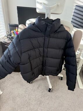 ALO Women's Cropped Puffer Jacket - Black